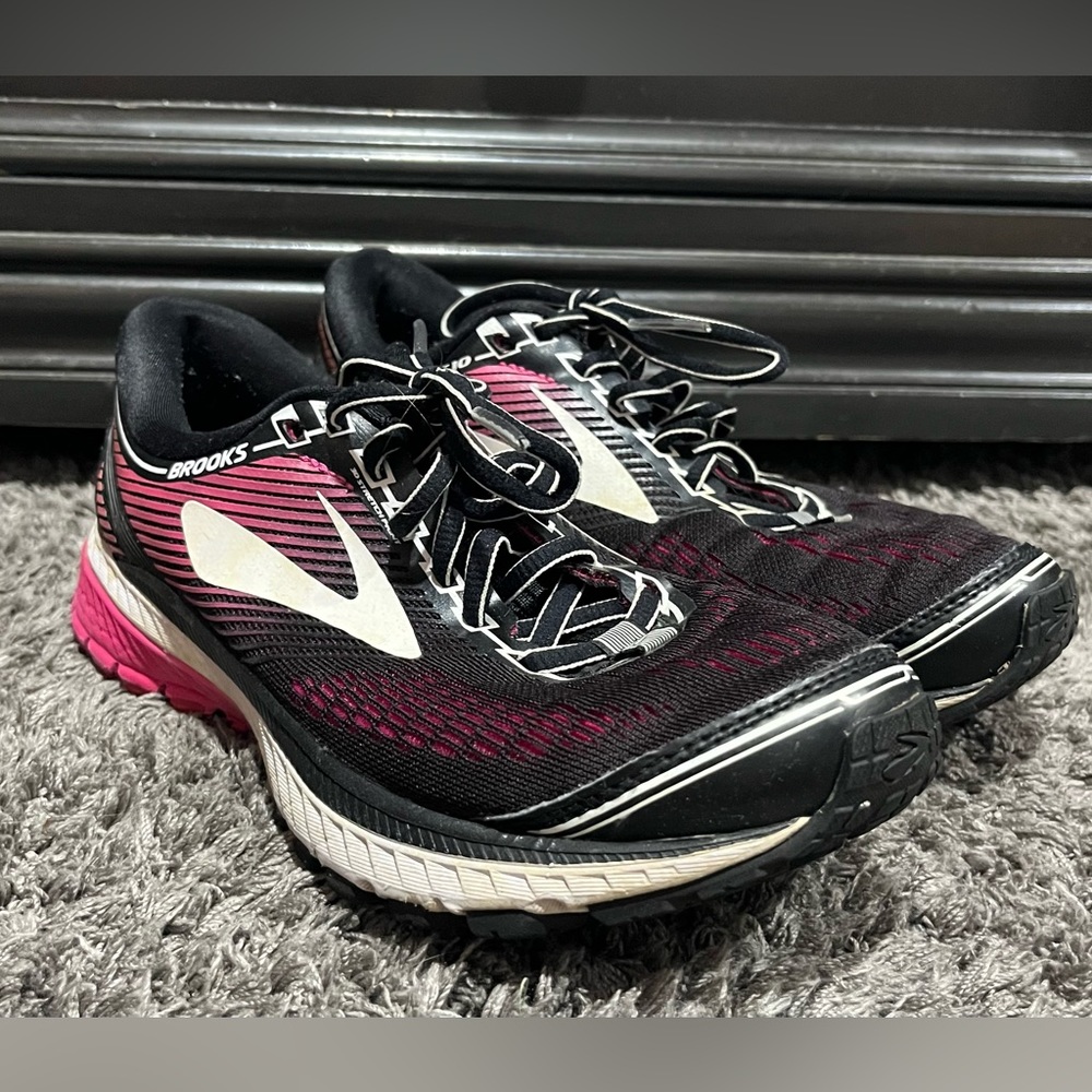 Brooks Ghost 10 Women's
Running Shoe Black/Pink Size 7 B (medium) width